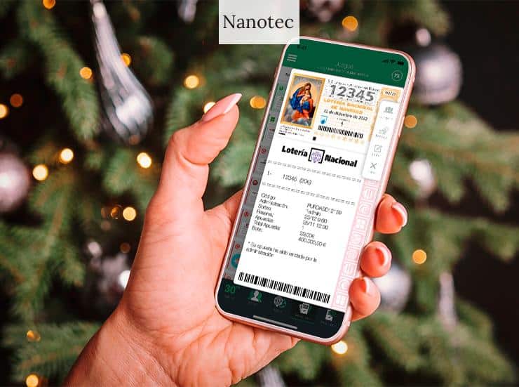 En un mundo donde la tecnología se entrelaza con nuestras vidas de maneras que nunca imaginamos, incluso las tradiciones más arraigadas como la Lotería de Navidad están experimentando una transformación sorprendente. ¿Cómo ha cambiado la forma en que las personas adquieren sus décimos en este sorteo tan esperado? Este artículo te llevará a explorar un nuevo capítulo en la emocionante historia de la Lotería de Navidad, donde la magia de la Navidad se combina con las posibilidades infinitas de la era digital. Analizaremos en los siguientes apartados cómo ha evolucionado la compra de décimos y la participación de los jugadores online, quienes se han decantado por el uso de la tecnología principalmente para este juego de aza. Participación de los jugadores online Prepárate para descubrir la comodidad, la emoción y las sorpresas que aguardan en esta experiencia reinventada, así podrás prepararte mejor para el próximo sorteo que te haga ganador. El comienzo de una era digital en la Lotería de Navidad Hace algunos años, la compra de décimos y participaciones para la Lotería de Navidad solía ser una actividad que requería tiempo y esfuerzo. Las personas debían desplazarse físicamente a las administraciones de lotería, hacer largas colas y esperar su turno para adquirir un billete o participación. Sin embargo, con la llegada de Internet y la proliferación de plataformas de venta en línea, esta tradición experimentó un cambio drástico. Comodidad y accesibilidad Uno de los principales beneficios de comprar décimos y participaciones en línea es la comodidad que ofrece a los jugadores. Ahora, en lugar de perder tiempo desplazándose a una administración de lotería, los participantes pueden adquirir sus billetes desde la comodidad de sus hogares o incluso mientras están en movimiento, utilizando sus dispositivos electrónicos. La accesibilidad también se ha mejorado considerablemente. Antes, la Lotería de Navidad estaba limitada a aquellos que vivían cerca de una administración de lotería. Ahora, cualquiera en el mundo con acceso a Internet puede participar en este emocionante sorteo. Mayor variedad de opciones Otro aspecto que ha cambiado significativamente es la variedad de opciones disponibles para los jugadores en línea. En el pasado, las administraciones de lotería locales ofrecían un número limitado de décimos y participaciones. Sin embargo, las plataformas en línea permiten a los jugadores elegir entre una amplia gama de números, series y décimos, brindándoles una mayor flexibilidad para seleccionar su combinación de la suerte. La seguridad en las compras en línea Una preocupación común cuando se trata de comprar décimos de Lotería de Navidad en línea es la seguridad de las transacciones. Afortunadamente, las plataformas de venta en línea han implementado medidas sólidas de seguridad para proteger los datos y las transacciones de los jugadores. Estas medidas incluyen la encriptación de datos, la verificación de identidad y la garantía de que los premios se paguen correctamente a los ganadores. El auge de las aplicaciones móviles Con la creciente popularidad de los teléfonos inteligentes, muchas plataformas de venta de lotería han desarrollado aplicaciones móviles dedicadas. Estas aplicaciones permiten a los jugadores comprar décimos y participaciones de manera aún más conveniente. Además, ofrecen notificaciones en tiempo real sobre los resultados y los premios ganados, lo que agrega un elemento adicional de emoción a la experiencia. Retos y desafíos de la compra en línea A pesar de todas las ventajas que ofrece la compra de décimos de Lotería de Navidad en línea, también existen desafíos que deben abordarse. Uno de los principales desafíos es la posible falta de interacción social que solía acompañar a la compra de décimos en una administración de lotería física. La tradición de compartir la compra con amigos o familiares en persona puede disminuir cuando se realiza en línea. Además, existe una mayor posibilidad de adicción al juego en línea, ya que la comodidad y la accesibilidad pueden llevar a algunos jugadores a gastar más de lo que deberían. Es importante establecer límites personales y utilizar herramientas de control de juego responsable cuando se juega en línea. Juega en línea La emoción de la Lotería de Navidad en tiempos digitales A pesar de los desafíos, la Lotería de Navidad en tiempos digitales sigue siendo una experiencia emocionante y llena de expectativas. La anticipación de los resultados, la posibilidad de ganar premios significativos y la emoción de compartir esta tradición con seres queridos hacen que esta lotería sea una parte importante de la temporada navideña para muchas personas. El futuro de la Lotería de Navidad en línea A medida que avanzamos hacia un futuro aún más digital, es probable que la compra de décimos de Lotería de Navidad en línea continúe creciendo en popularidad. Las plataformas en línea seguirán innovando para mejorar la experiencia del jugador, ofreciendo nuevas funciones y promociones emocionantes. La Lotería de Navidad ha evolucionado con los tiempos digitales, brindando a los jugadores comodidad, accesibilidad y una amplia variedad de opciones. Aunque existen desafíos, como la falta de interacción social y la posibilidad de adicción al juego, la emoción de la Lotería de Navidad en tiempos digitales sigue siendo fuerte. En última instancia, esta tradición continúa uniendo a personas de todo el mundo en la esperanza de ganar premios significativos y celebrar la temporada navideña.