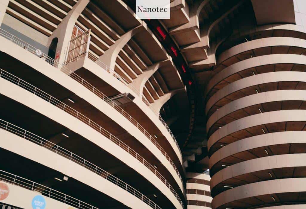 a large building with a bunch of balconies on top of it